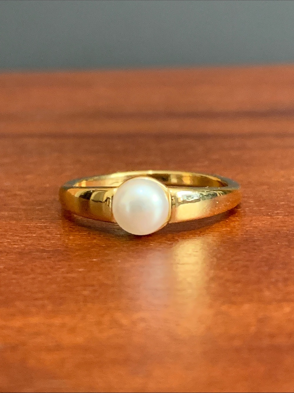 Gold tone faux pearl ring size 7.75